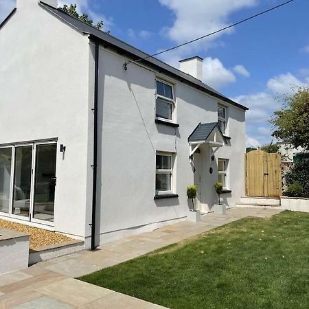 Charming Cottage Close To M4 Bridgend Bridgend  Exteriör bild