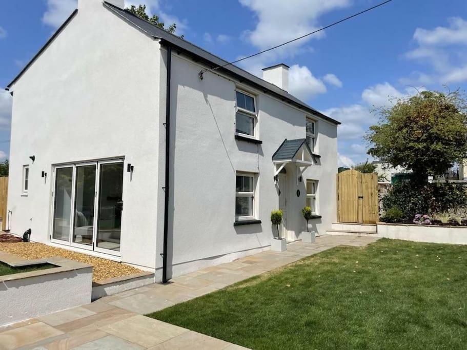 Charming Cottage Close To M4 Bridgend Bridgend  Exteriör bild